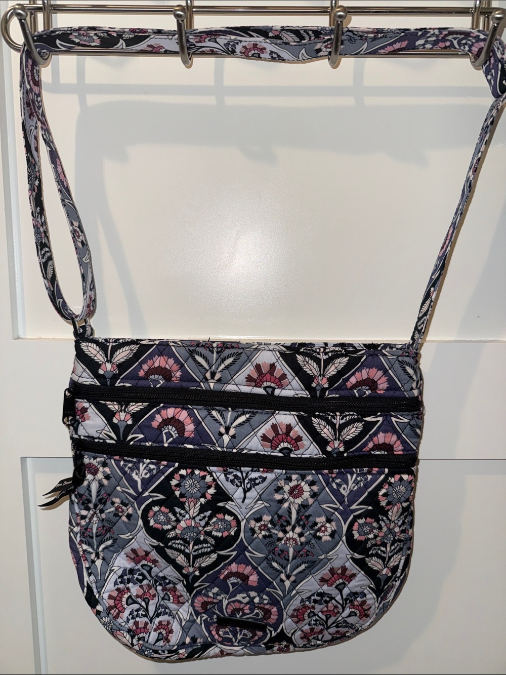 Vera Bradley Triple Zip Hipster in Ornate Blooms. EUC